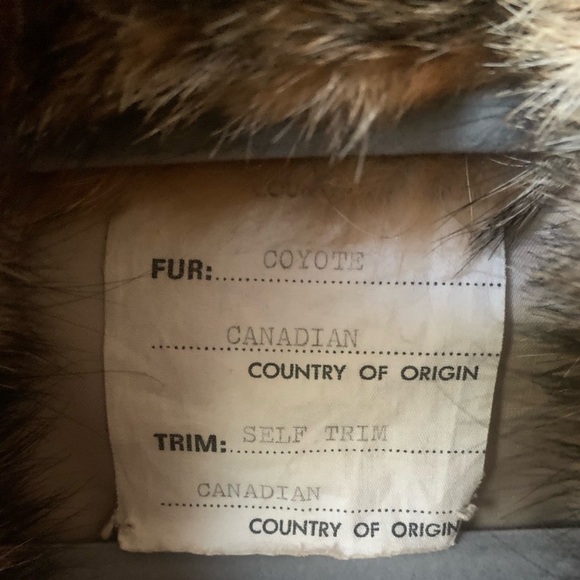 Luxurious Canadian Coyote Fur Coat - Picture 6 of 7